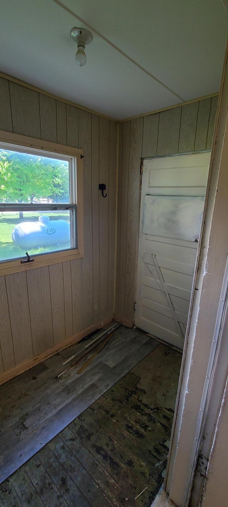 209 N Bruce St, Ivanhoe, MN 56142