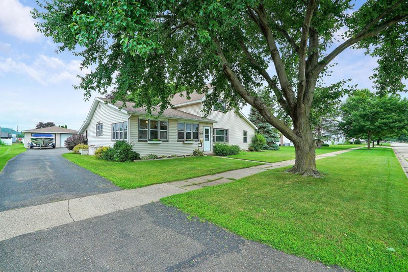 514 S 6th St, Lake City, MN 55041