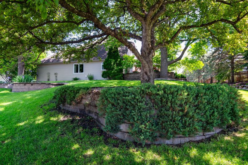 1048 Stein Dr, Waconia, MN 55387