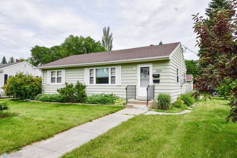 1524 5th St S, Moorhead, MN 56560