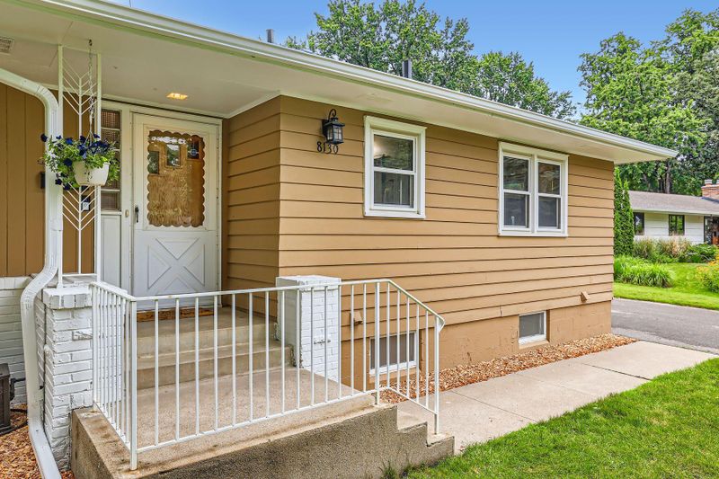 8130 Patsy Ln, Minneapolis, MN 55427