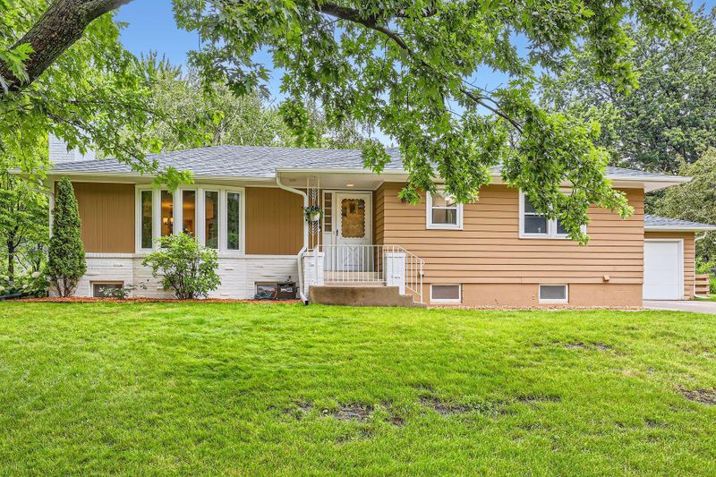 8130 Patsy Ln, Minneapolis, MN 55427