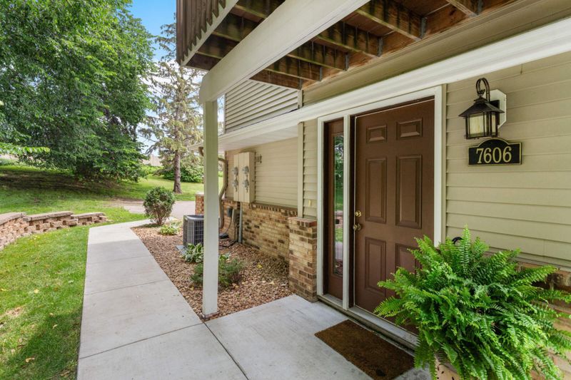 7606 Vinewood Ct #606, Maple Grove, MN 55311