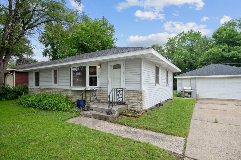 7116 84th St S, Cottage Grove, MN 55016