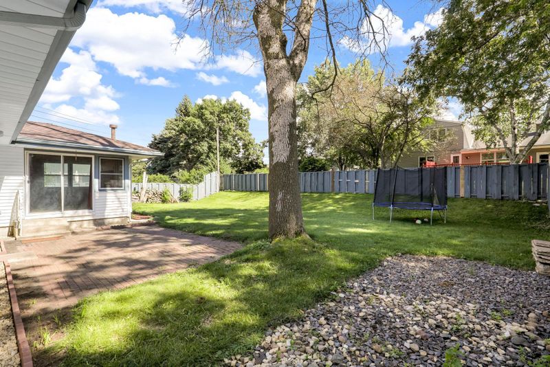 414 Judith Ave, Roseville, MN 55113