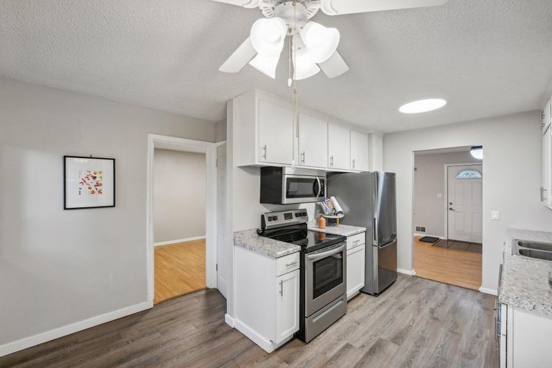 401 Maple St NE, Spring Lake Park, MN 55432