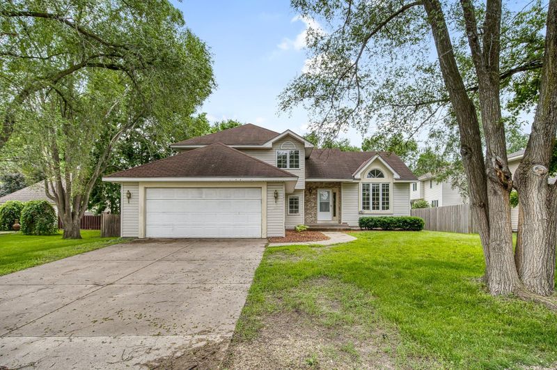 1621 Poppyseed Dr, New Brighton, MN 55112