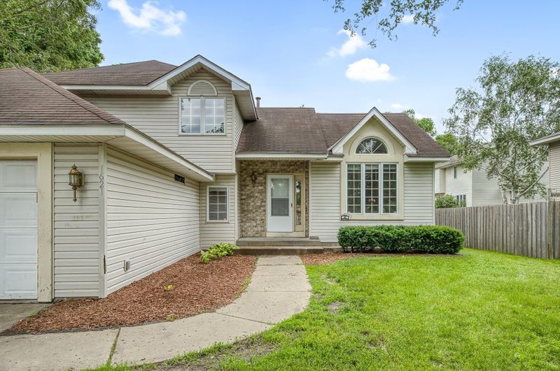 1621 Poppyseed Dr, New Brighton, MN 55112