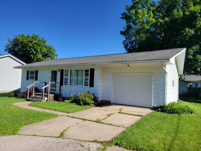 124 Prospect St, Peterson, MN 55962