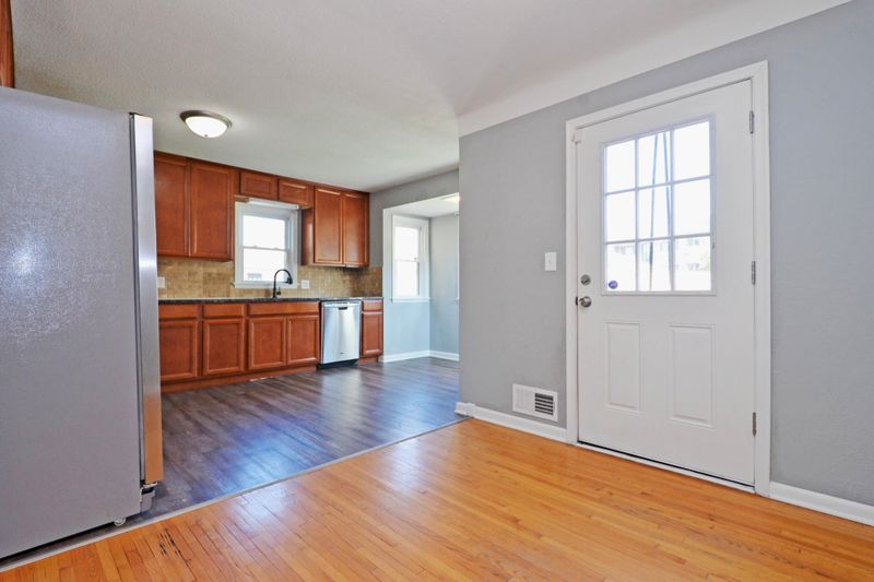 2065 Suburban Ave, Saint Paul, MN 55119