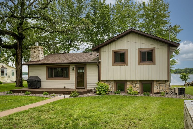 26967 Jonquil Dr, Chisago City, MN 55013