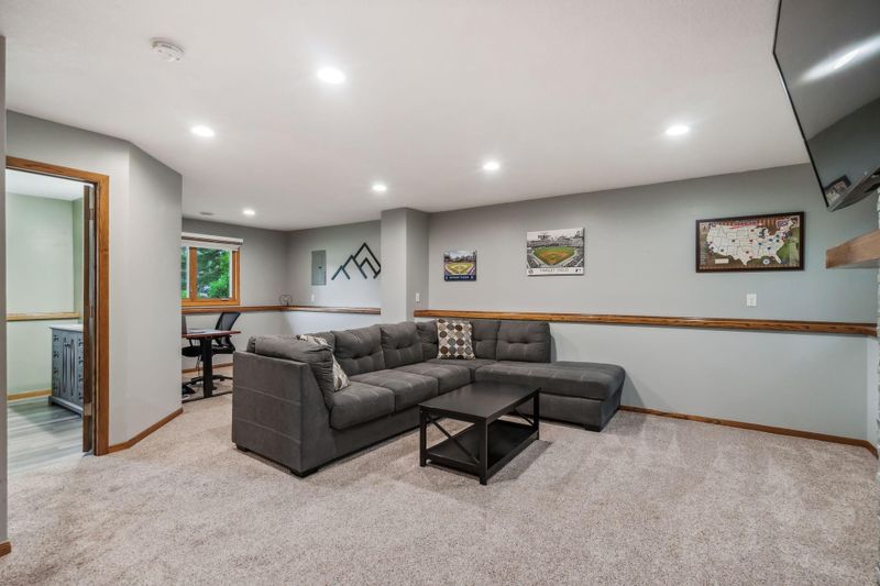 15615 47th Ave N, Plymouth, MN 55446