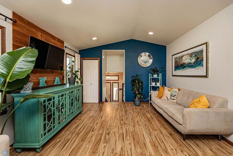 4531 15th St S, Moorhead, MN 56560