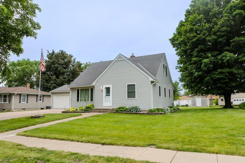 114 S California Ave, Morris, MN 56267