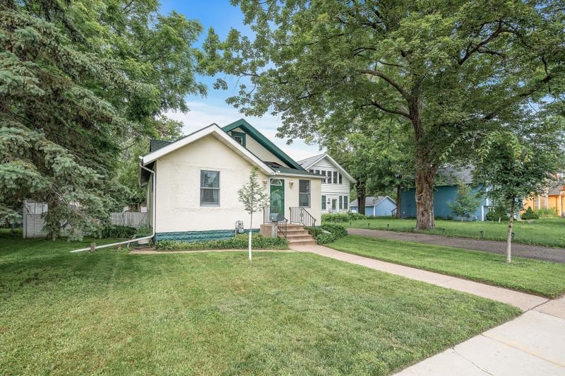 4227 Penn Ave N, Minneapolis, MN 55412