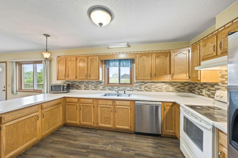 63568 260th St, Litchfield, MN 55355