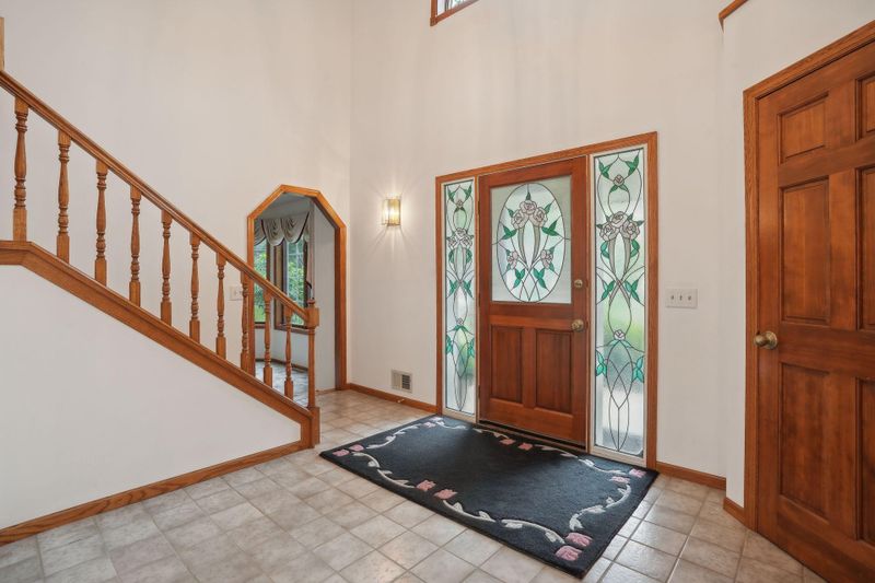 8141 Red Oak Ct, Mounds View, MN 55112