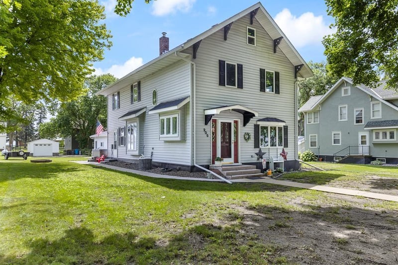 205 Pine St, Lucan, MN 56255