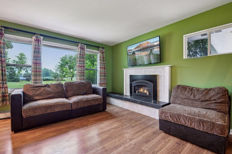 2240 Melody Hill Rd, Chanhassen, MN 55331