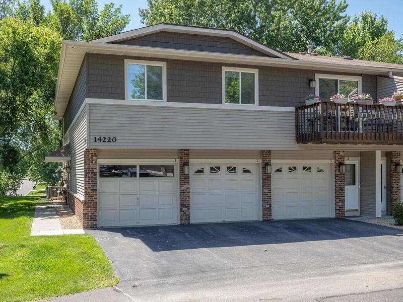 14220 44th Pl N #1, Plymouth, MN 55446