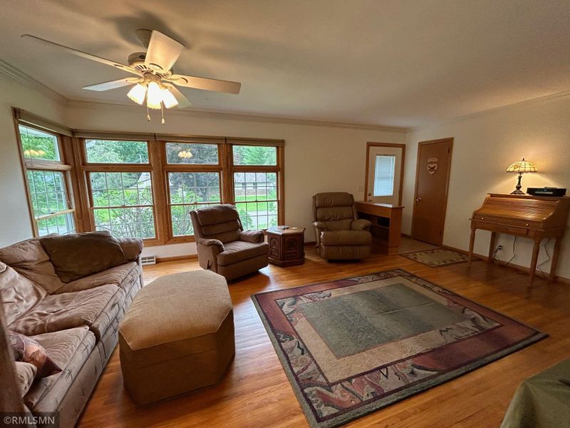 1500 Constance Dr W, Golden Valley, MN 55422