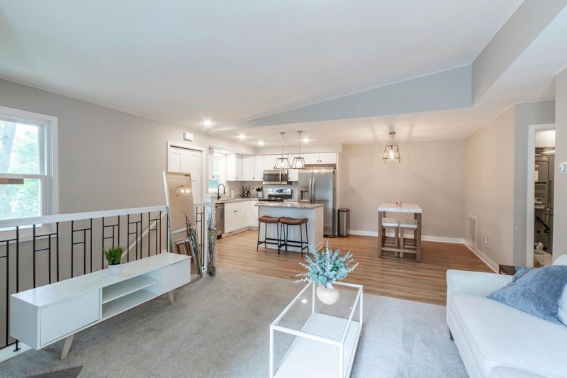 1034 E Travelers Trl E #34, Burnsville, MN 55337