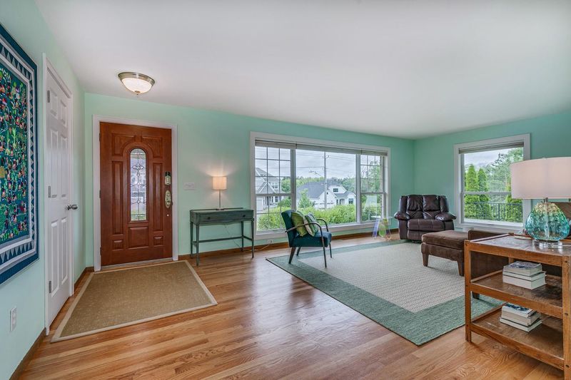 845 Gramsie Rd, Shoreview, MN 55126