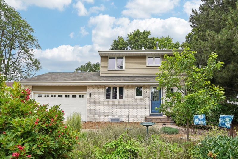 3209 Wendhurst Ave, Saint Anthony, MN 55418