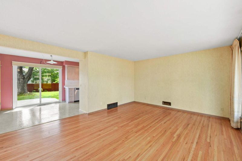 870 Pandora Dr NE, Minneapolis, MN 55432