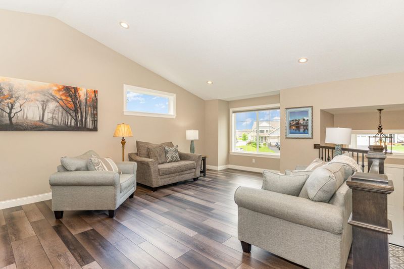 8616 Booth Ct, Shakopee, MN 55379