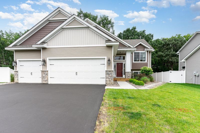 8616 Booth Ct, Shakopee, MN 55379