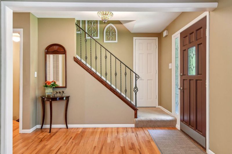4031 Thrushwood Ln, Minnetonka, MN 55345