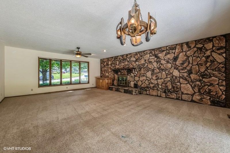 2310 Tower View Cir, Minneapolis, MN 55431