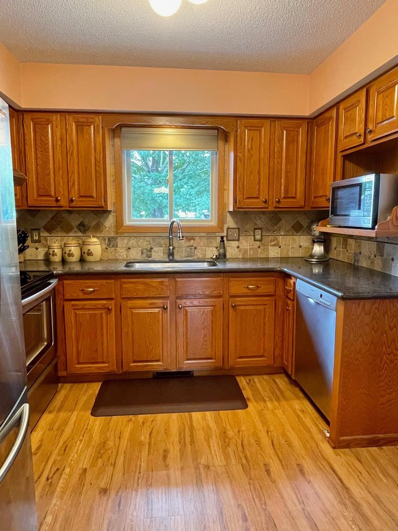 601 Saratoga Ct, Chaska, MN 55318