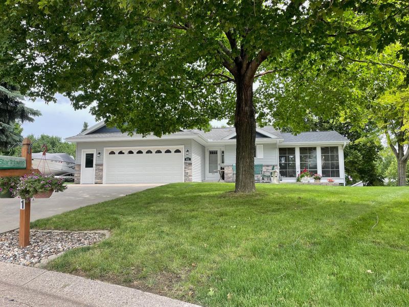 601 Saratoga Ct, Chaska, MN 55318