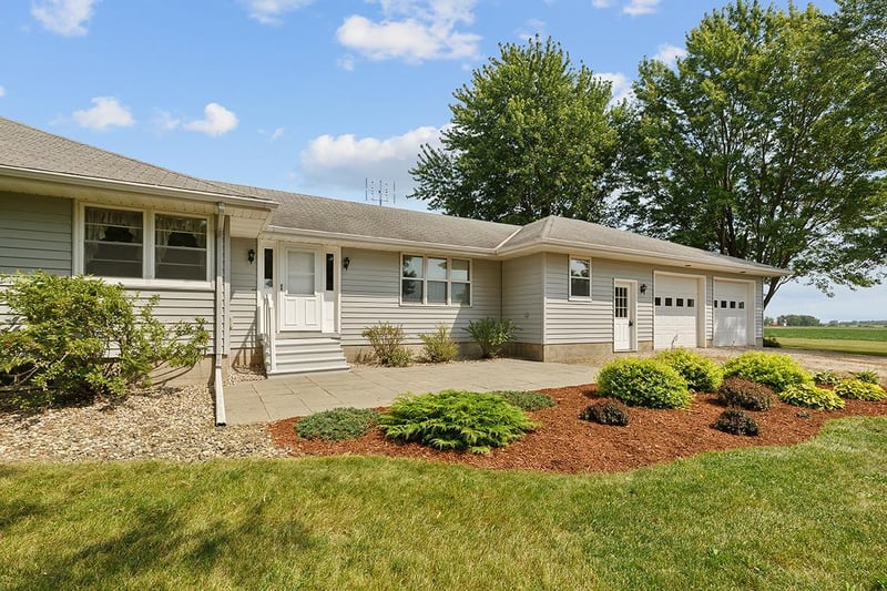30500 W County Line Rd, Pemberton, MN 56078