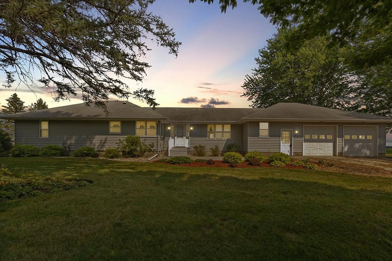 30500 W County Line Rd, Pemberton, MN 56078