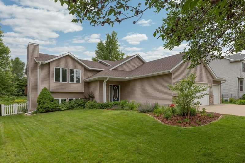 2582 Colleen St NE, Rochester, MN 55906