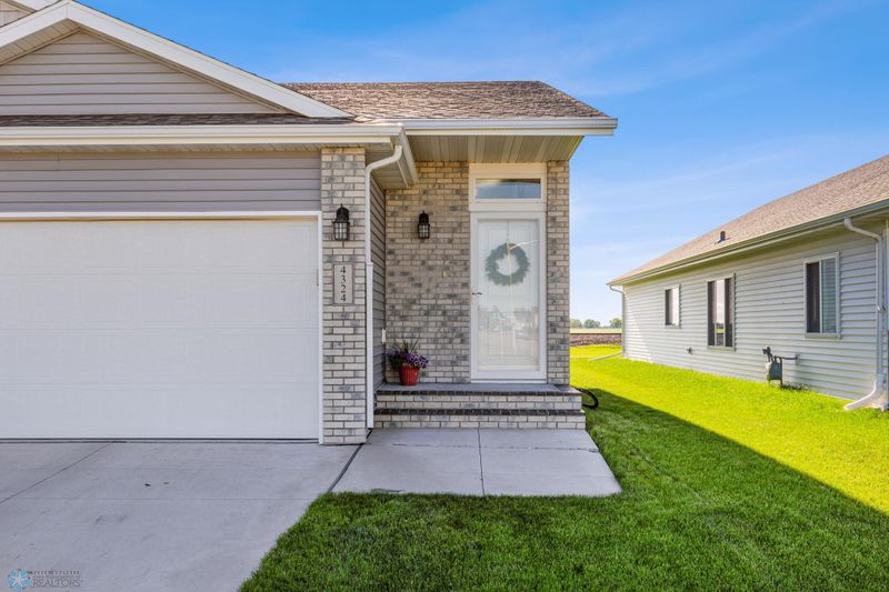 4324 19th St S, Moorhead, MN 56560