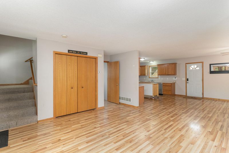 1400 Thomas Ave N, Minneapolis, MN 55411