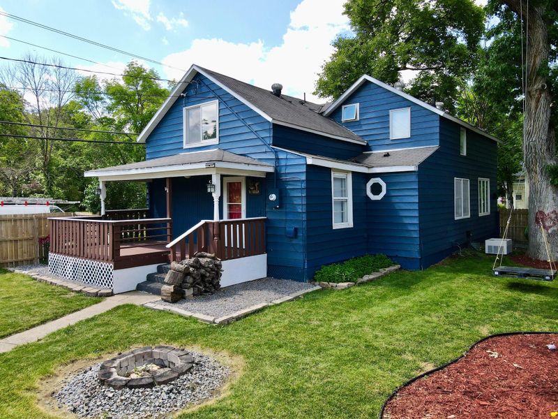 400 5th St E, Hastings, MN 55033