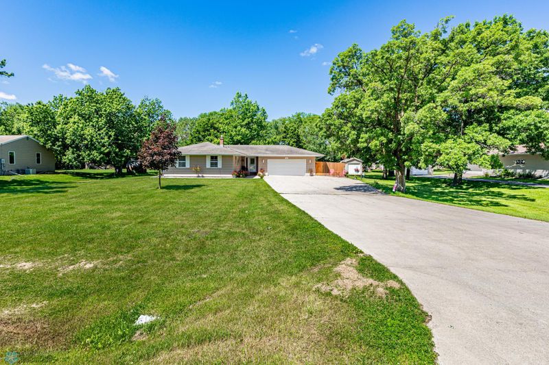 6409 2nd St N, Moorhead, MN 56560