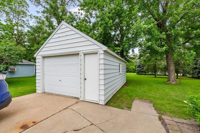 140 Mill Ave, Le Center, MN 56057