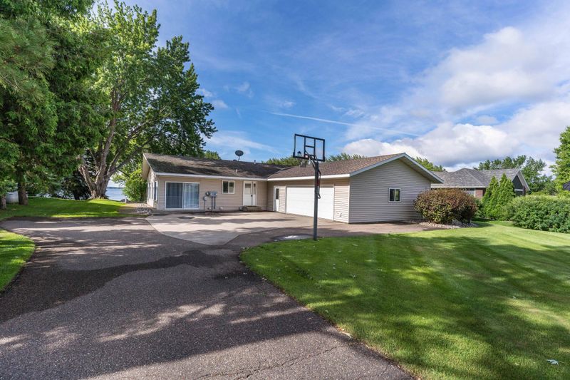 38582 N Shore Dr, Battle Lake, MN 56515