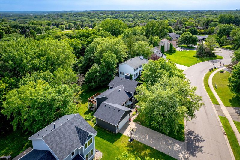 993 Bluff Ps S, Chaska, MN 55318