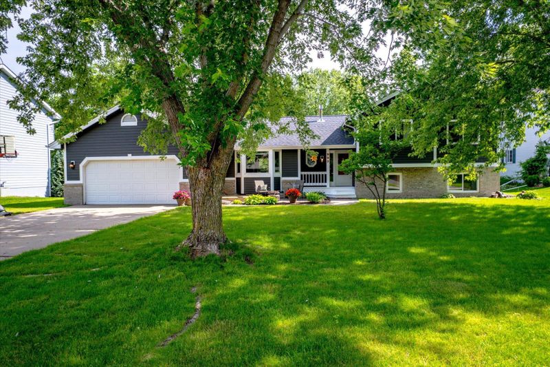 993 Bluff Ps S, Chaska, MN 55318