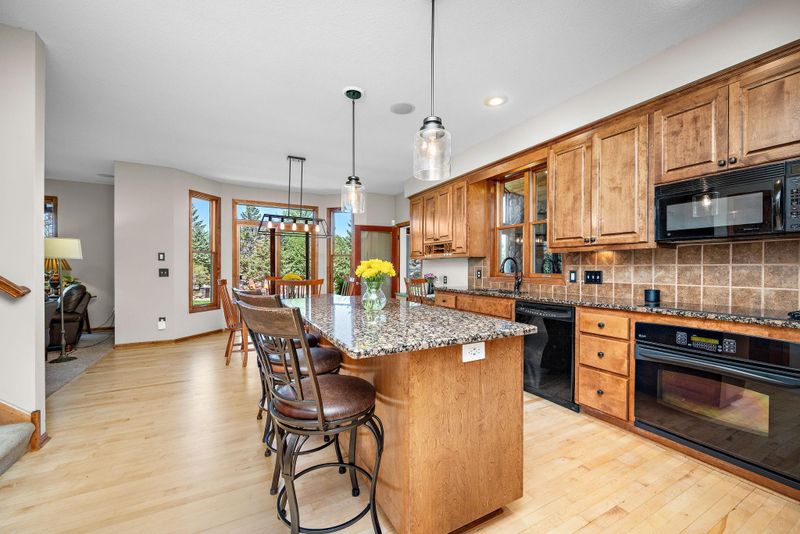 18912 Explorer Trl, Eden Prairie, MN 55347