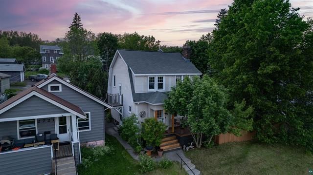 2719 W 8th St, Duluth, MN 55806