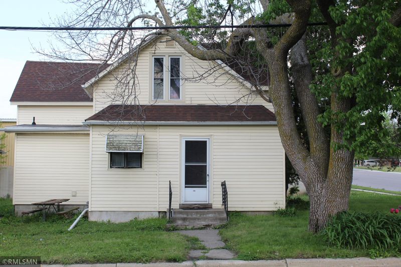 195 4th St SW, Cokato, MN 55321