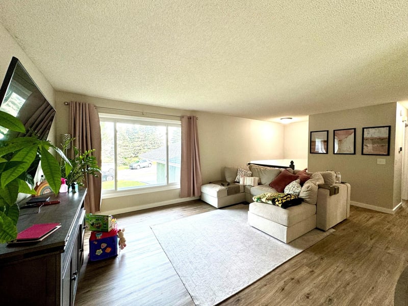 4439 Lynx Ct, Eagan, MN 55123